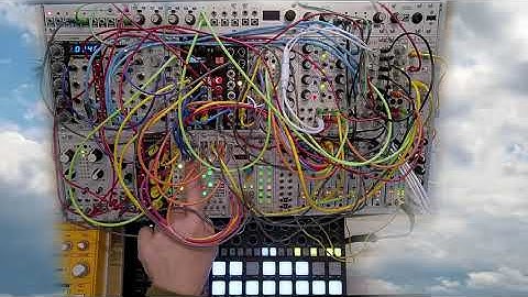 Slow & Deep Modular Techno Jam – Mutable Plaits Evolving Bassline with Algorithm Modulation.
