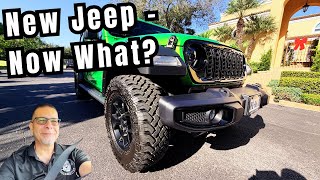 Bought A New Wrangler Now What
This is what I do with the new Jeep Wrangler and why I bought it. How about you?
Thanks for Watching. Please subscribe.
#jeepwrangler #wrangler #2025jeepwrangler #robsrig
MUST HAVE MODS AND ACCESSORIES
As an Amazon Associate I earn from qualifying purchases
Wrangler Seat Covers: https://amzn.to/4q47uBp
Wrangler Floor Mats: https://amzn.to/4rXKDcq
Flashlight Mount: https://amzn.to/49622IX
Auto Stop Eliminator: https://amzn.to/4alRFSh
Seat Gap Filler: https://amzn.to/4qapA5P
Center Console Organizer: https://amzn.to/4oV3mCO
Grab Bar Tray: https://amzn.to/4oNd4XP
Door Sill Guards: https://amzn.to/4pVGeWp
Keyhole Covers: https://amzn.to/4ni4Tn6
Metal Knob Covers: https://amzn.to/4rTBgdQ
Screen Protector: https://amzn.to/4sdOYJ1
Phone Mount Kit: https://amzn.to/4aVwI0q
Headlight Guards: https://amzn.to/48U5dBS
❤️ FOLLOW US ON SOCIALS:
✅ INSTAGRAM:
HTTPS://WWW.INSTAGRAM.COM/robmotive/
📺 My other YouTube channels and social media
@robmotive
@pavementcrawler
🧩 Other bits and pieces
Business Opportunities: robmotive@gmail.com
MY PO BOX:
RobMotive
P.O. BOX 531390
HARLINGEN, TX 78553
Thanks for watching!
As an Amazon Associate I earn from qualifying purchases Bought A New Wrangler Now What
