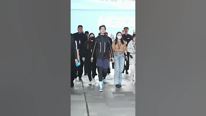 李现空降成都: 这状态真的已经很好了 #李现 #Lixian #lyhien | 旭凤Xufeng - 天天要闻