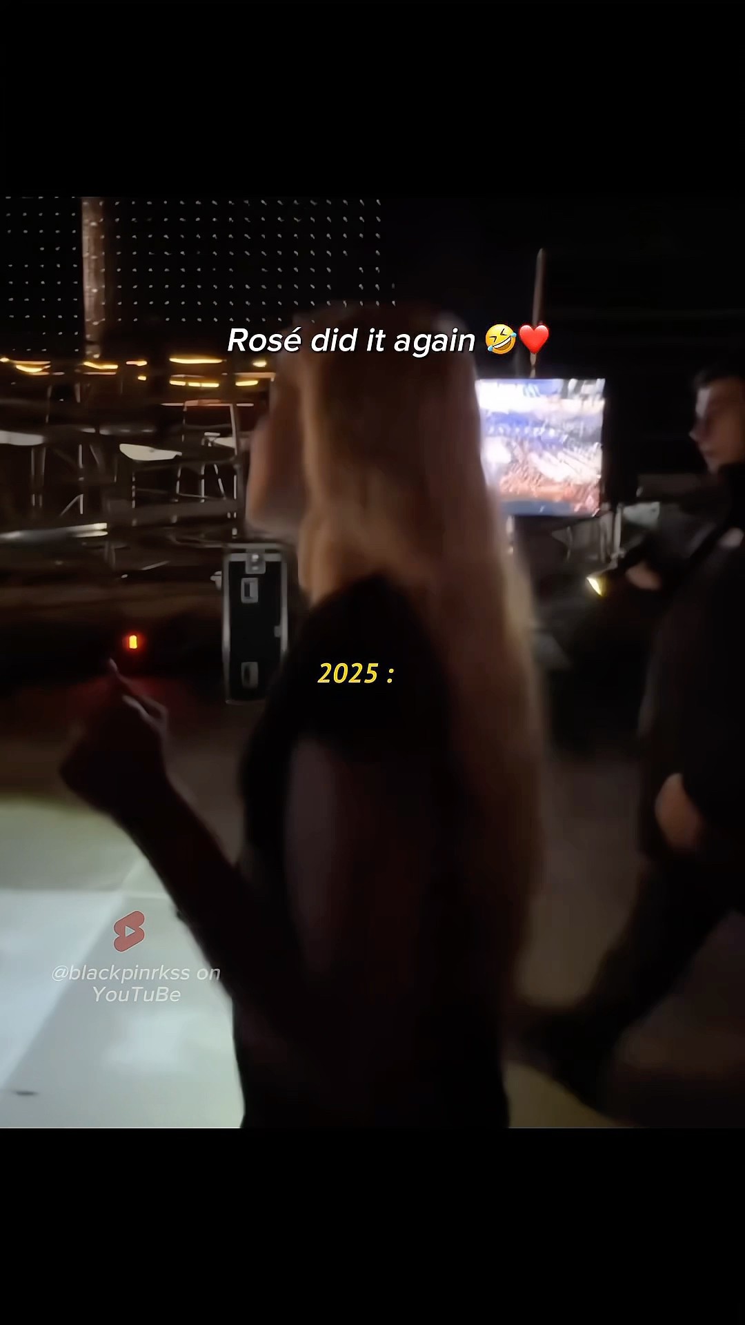 It seems that this is how Rosé tested before going on stage!! ? #blackpink #rosé