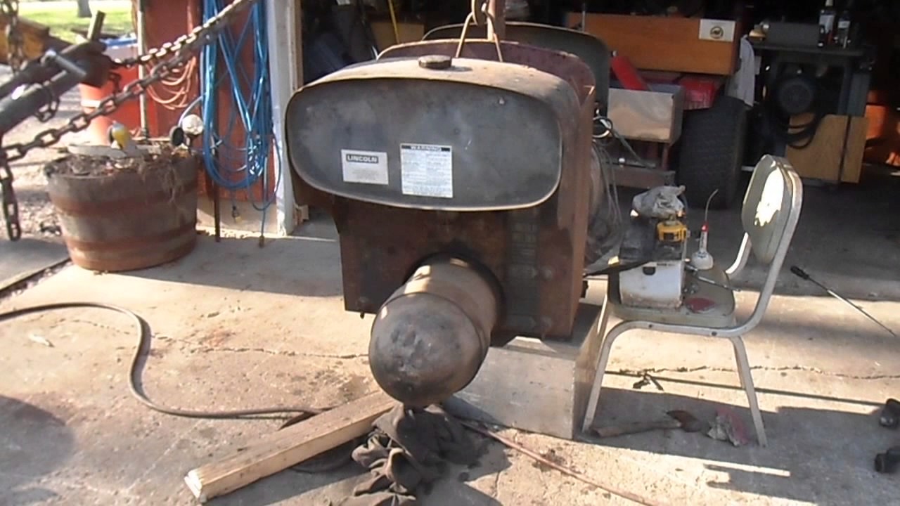 1947 Lincoln 200 Ampere Special welder powered by Wisconsin engine VF4