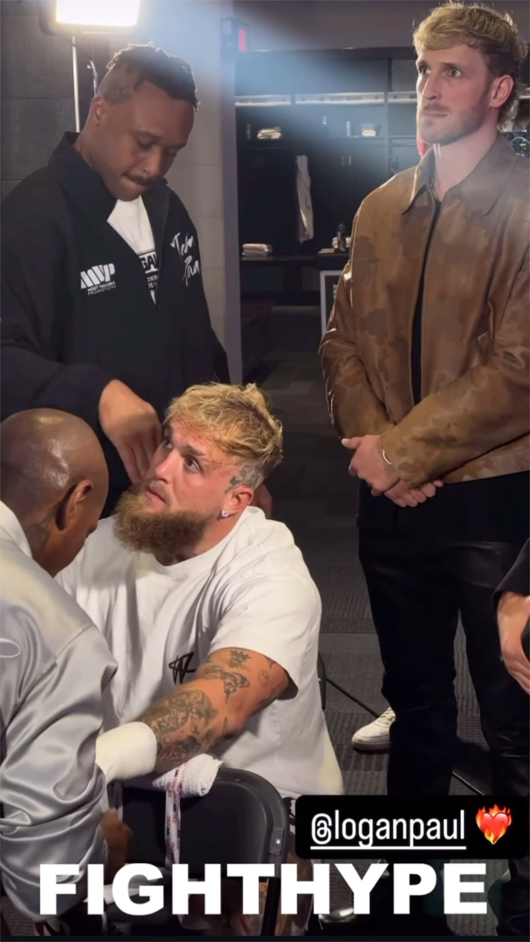 Jake Paul WRAPS HANDS to KNOCK OUT Mike Tyson MOMENTS BEFORE WAR