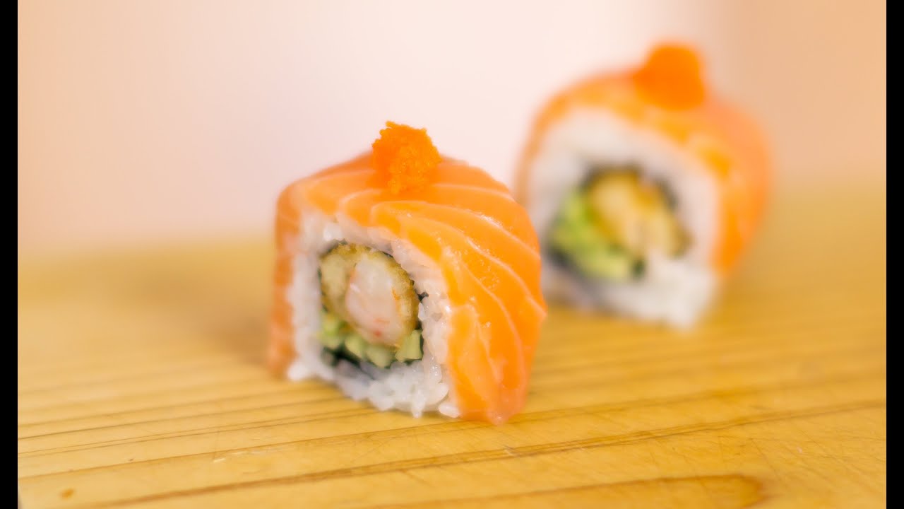 salmon sushi roll