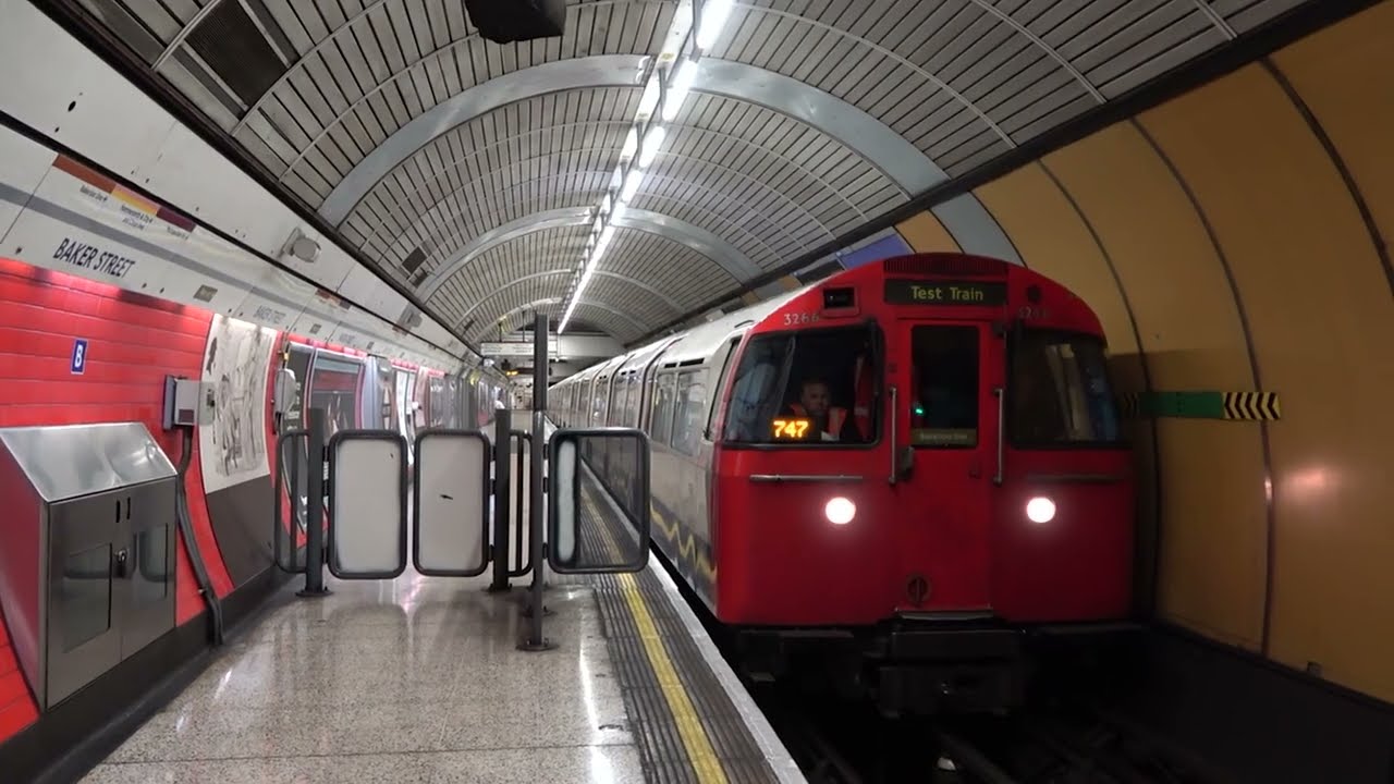 Bakerloo Line 1972 Stock on the Jubilee Line