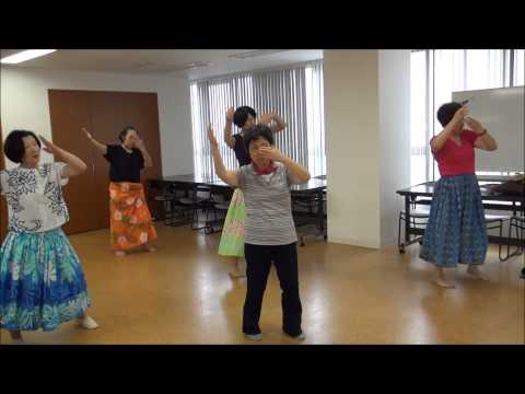フラダンス練習バリバリの浜辺