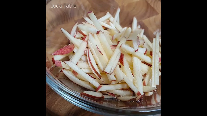 White radish salad with apple (Musaengchae:무생채)