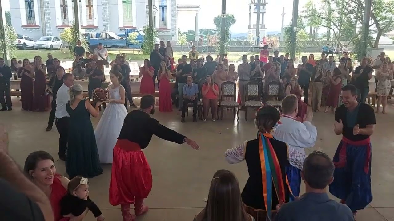 casamento em Prudentópolis, com o Grupo Folclórico Ucraniano Brasileiro VESSELKA