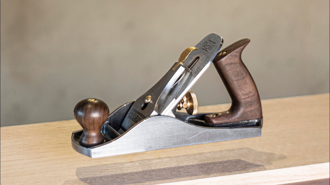 Clifton plane 4½ Planing an oak board - YouTube