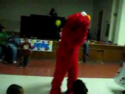 Elmo dancing like Chris Brown