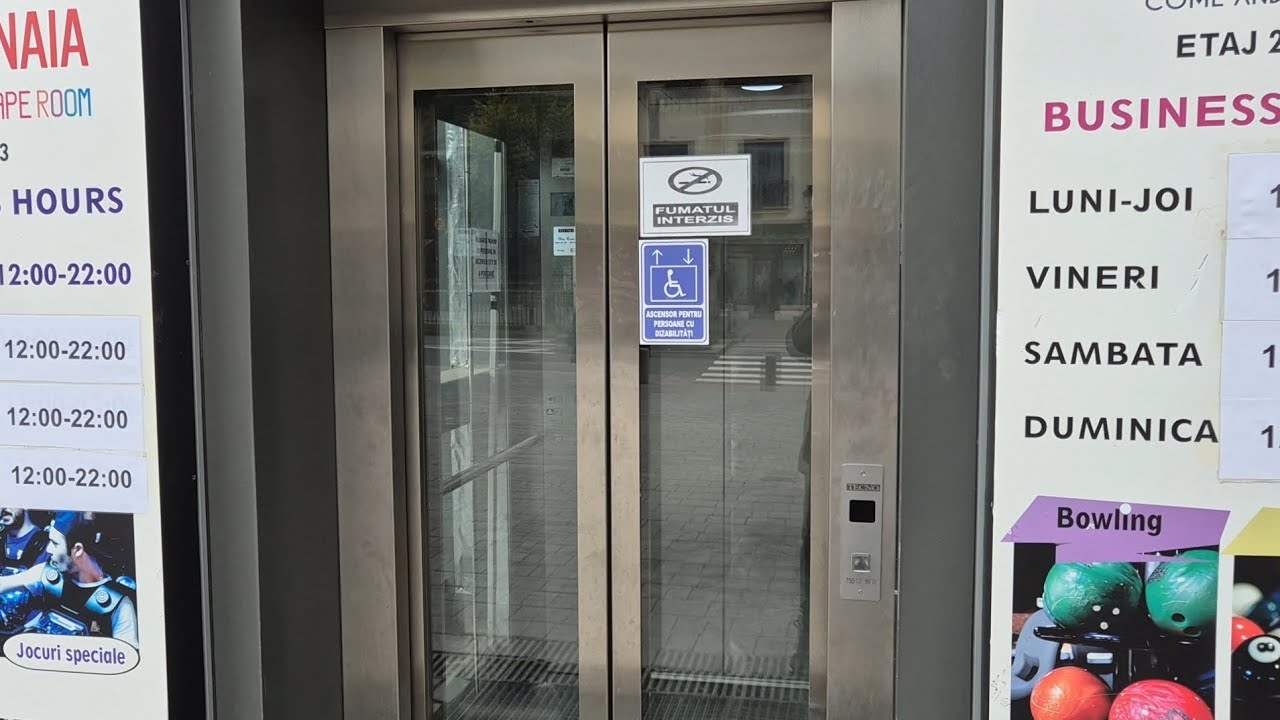 Glass Tecno/Valcris MRL traction lift at Carpați Shopping Center in Sinaia, Romania