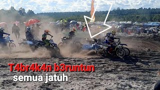 Crash beruntun saat start || KEJUARAAN GRASSTRACK KALTENG