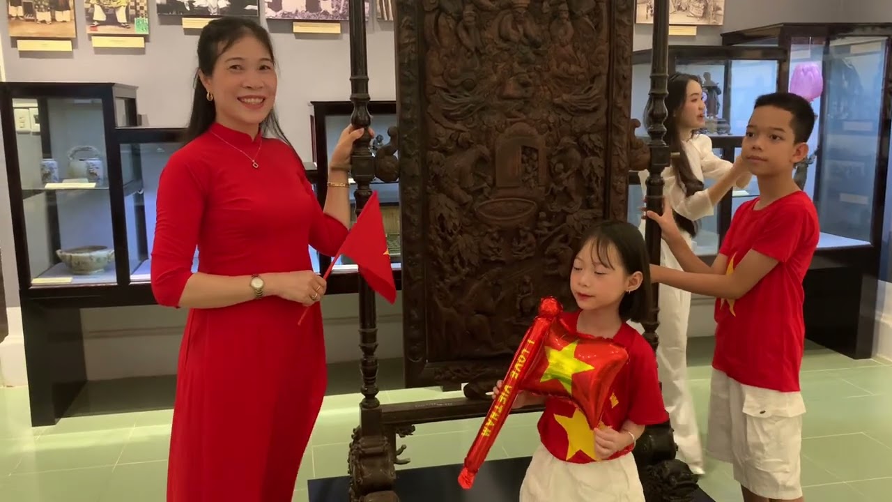 Thăm bảo tàng Hải Phòng