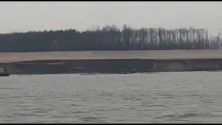 ألمانيا.  انهيار أرضي كبير على ضفاف بحيرة كنابينسي بألمانيا في 11 مارس 2021.??