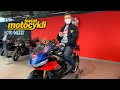 Aprilia RSV4 1100 Factory 2021 i żółty motocykl redakcji Świat Motocykli
