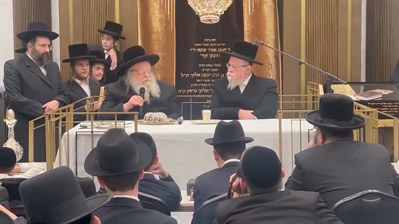 Harav Shaul Alter giving a Shiur in Lakewood NJ