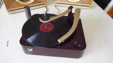 V-M 930 3 speed automatic record changer playing a 78 RPM record.