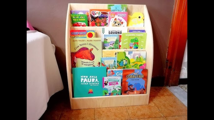 Libreria montessoriana per bambini con le cassette di legno Ikea 