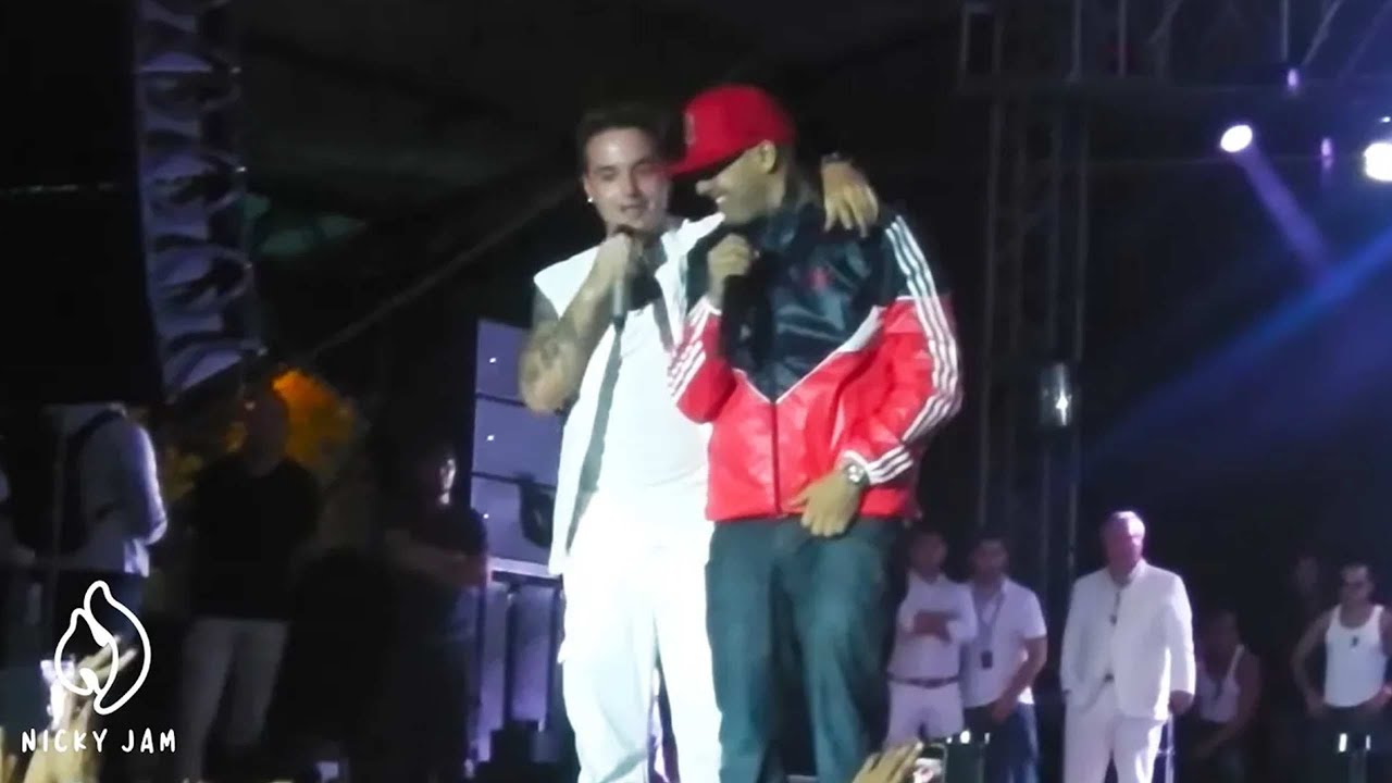 Nicky Jam Y J Balvin En Tarima Feria De Las Flores 2013 Youtube