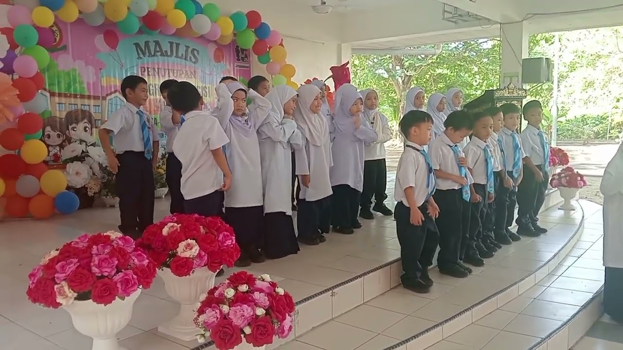 Murid Menari Dalam Majlis Penutupan Program Transisi Tahun 1.
