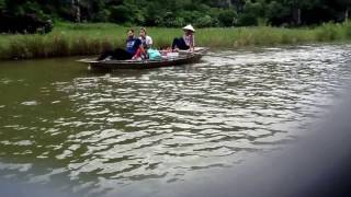 ベトナム足こぎボート