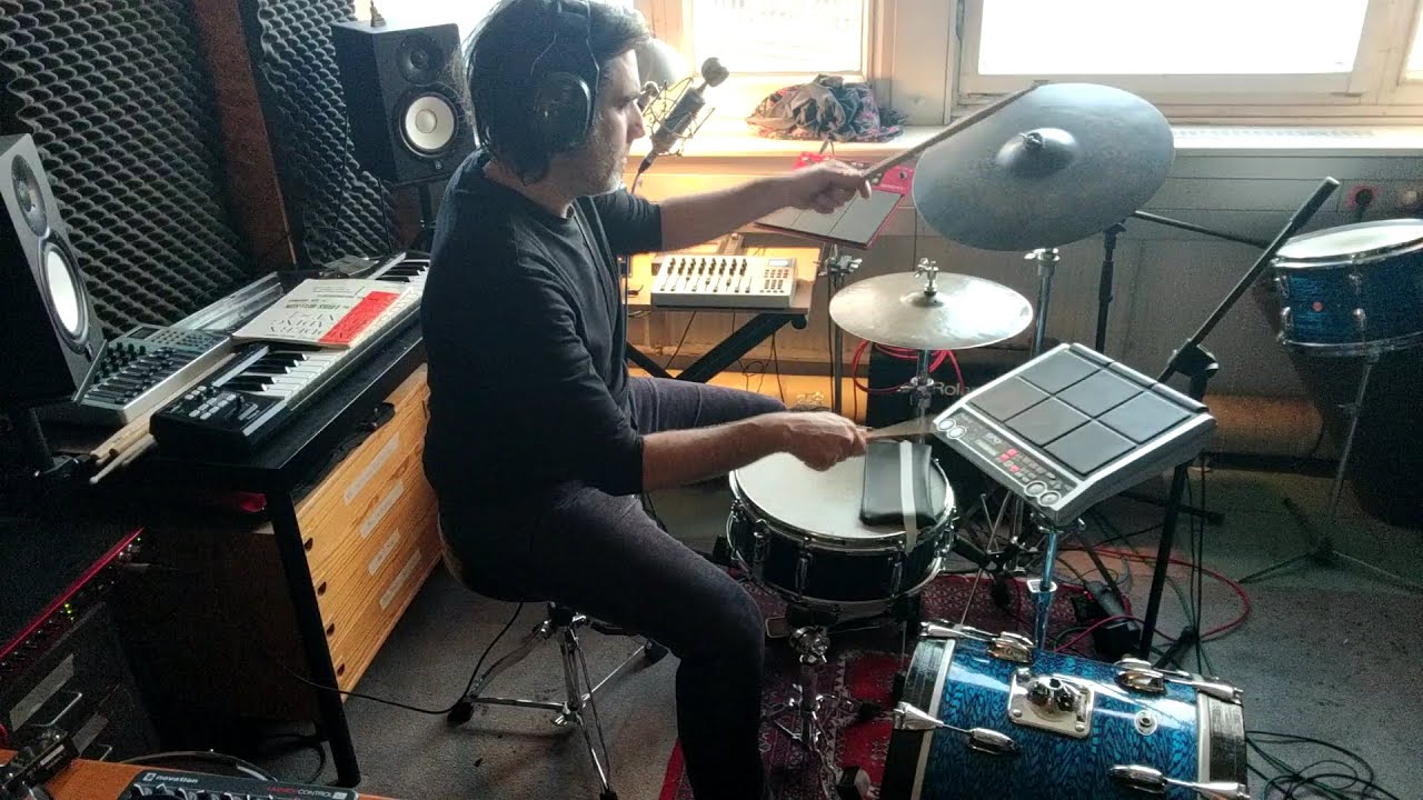 Breakbeat Meditations - "Welcome to the Space Lounge Jam" / small kit and MIDI controller