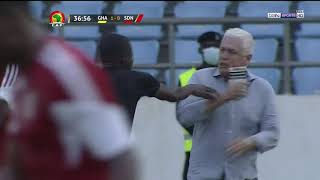 Assistant referee pushes Sudan coach against Ghana