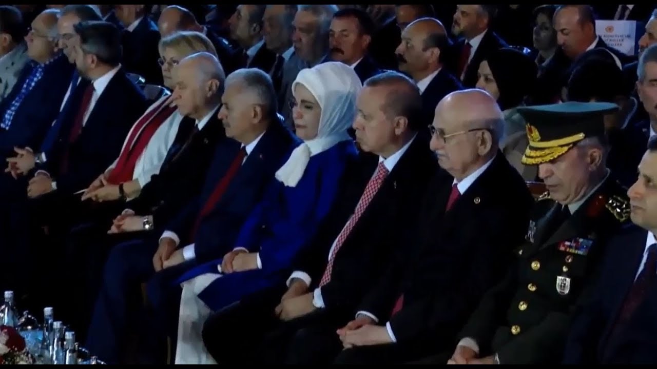 قارئ تركي صاحب أطول نفس في تلاوة القرآن يبهر أردوغان وزوجته بهذا الأداء العجيب