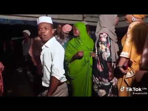 VIDEO YAVUJA MWANACHUO AKIJICHEZEA SEHEMU ZA SILI