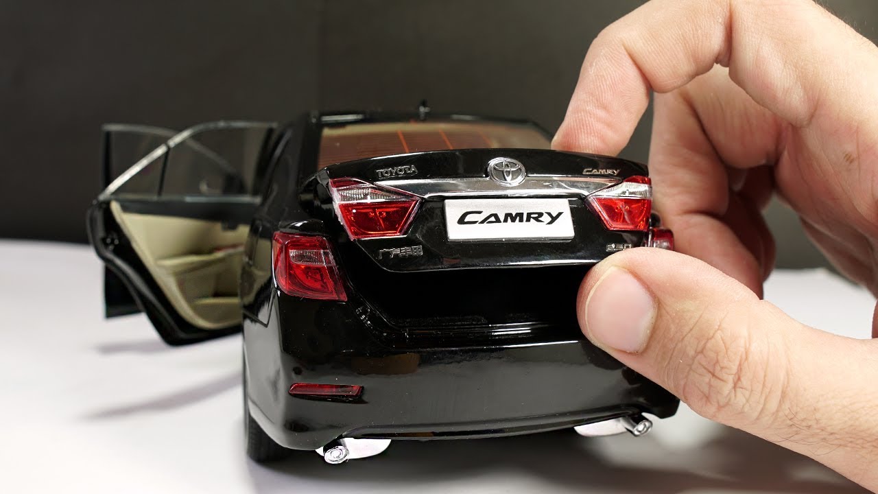Unboxing of Toyota Camry 1:18 Scale Diecast Model Car - YouTube
