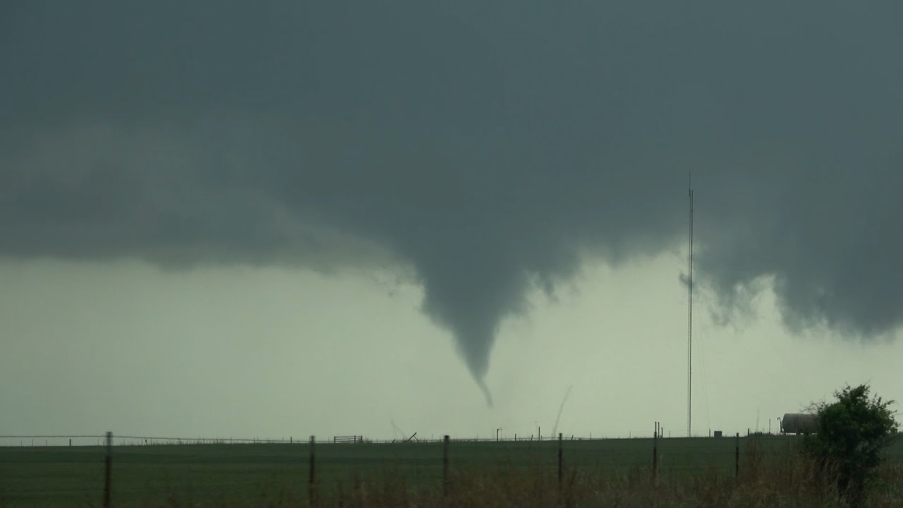 Loyal, Oklahoma Tornado and Lightning - 5/2/2022