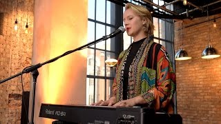 Video thumbnail of "Phoebe Katis - Make Believe  |  London Live Sessions"