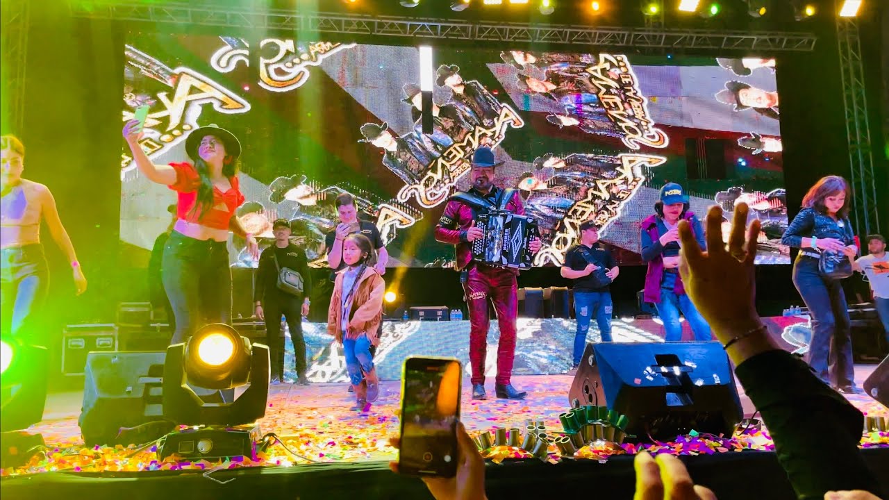 Alameños De La Sierra - Así Se Baila El Pasito Sierreño En Vivo Desde Oaxaca 2022