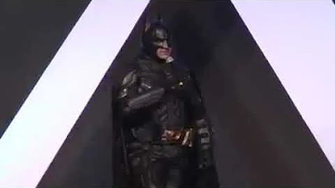 Como o Batman se veste?
