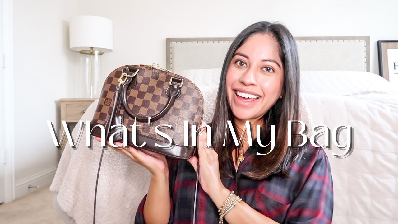 WHAT'S IN MY BAG  LOUIS VUITTON ALMA BB DAMIER AZUR 😍 ! 