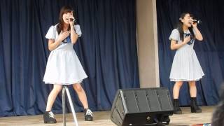 説明少女交響曲~GirlsSymphony~ガールズシンフォニー 平成28年10月16日のイベント1曲目(/5)。 7人グループの内の朝日花奈ちゃんと青山朱里...