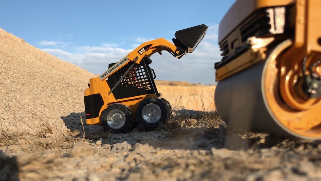 remote control bobcat skid steer toy