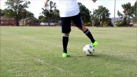 Learn The McGeady Spin - Learn Basic Football Tricks