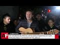 Fer, Vocalista de Maná, visita a migrantes en Guadalajara y les canta dos canciones