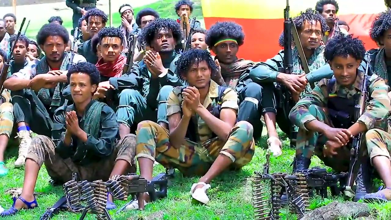 ድምፃዊ ፋኖ ንጉስ ሲሳይ..ከግዙፉ ዞብል አምባ ክፍለ ጦር ተሀድሶ ላይ የነበረው ቆንጆ የመድረክ ቆያታ.!!ድል ለአማራ ፋኖ.💚💛❤💪💪💪