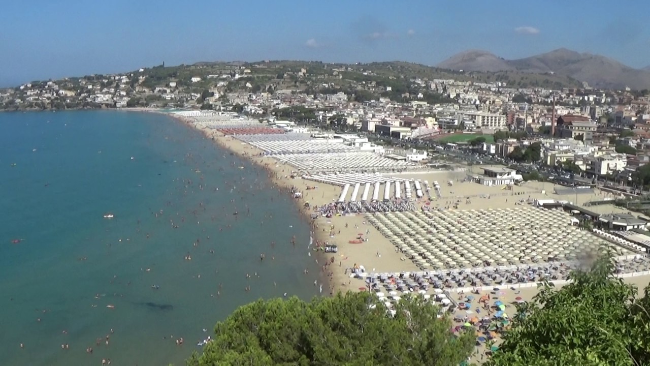 spiaggia di serapo a gaeta
