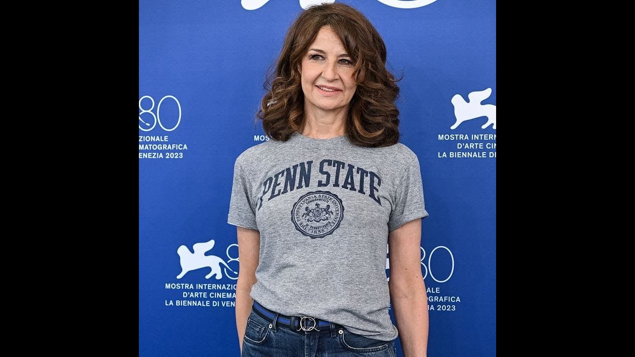 Valérie Lemercier plus heureuse à Paris que dans le petit village où elle a grandi : "J’aime la vill