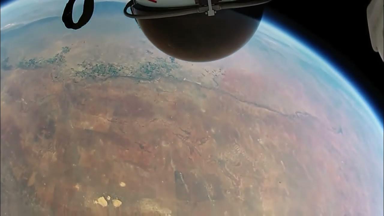 Edging space. Прыжок из космоса с расстояния 40 км. felix baumgartner space jump pov. red bull jump from space. музыкальный клип горры с страто куполом.