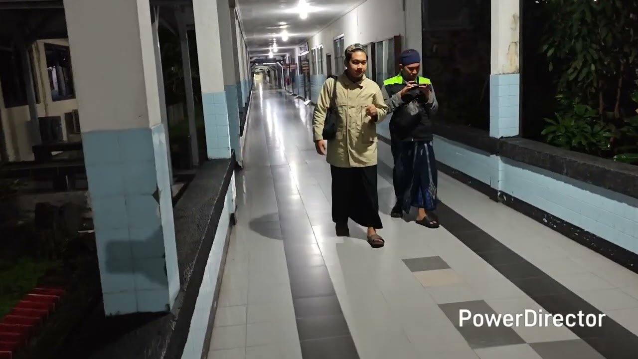 Lorong Panjang Rumah Sakit Angkatan Laut Surabaya || RSPAL Dr. Ramelan Surabaya Saat Malam Hari. 