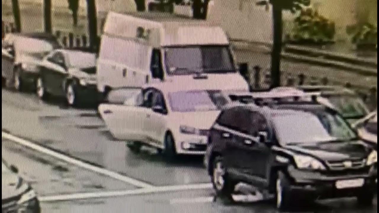 Нападение на водителя. Фиолетовое такси в Азербайджане.