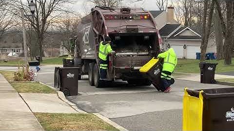 Whitetail Disposal Mack Leu labrie automizer/Mack mr Mcneilus rear loader