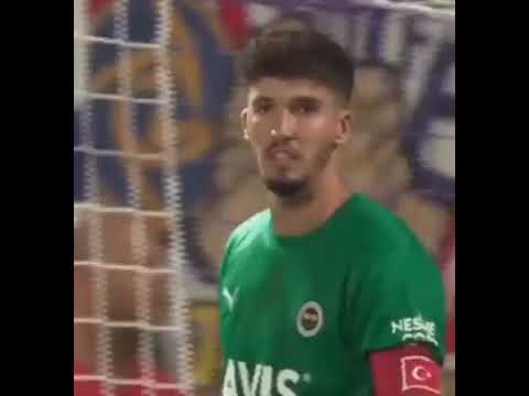 Altay Bayındır, kendisine atılan davul tokmağı sonrası küfür ediyor! (Volkan Demirel Skills) #shorts