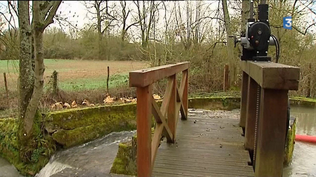 Un Vieux Moulin Qui Produit De Lélectricité