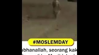 MasyaAllah Seorang kakek buta berjalan menyusuri gurun untuk pergi ke masjid.