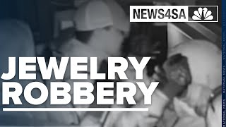 Thieves high-five each other after Hollywood style jewelry store heist