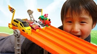 トミカでレース! はたらくくるま vs スポーツカー vs カーズ【かとちゃん】